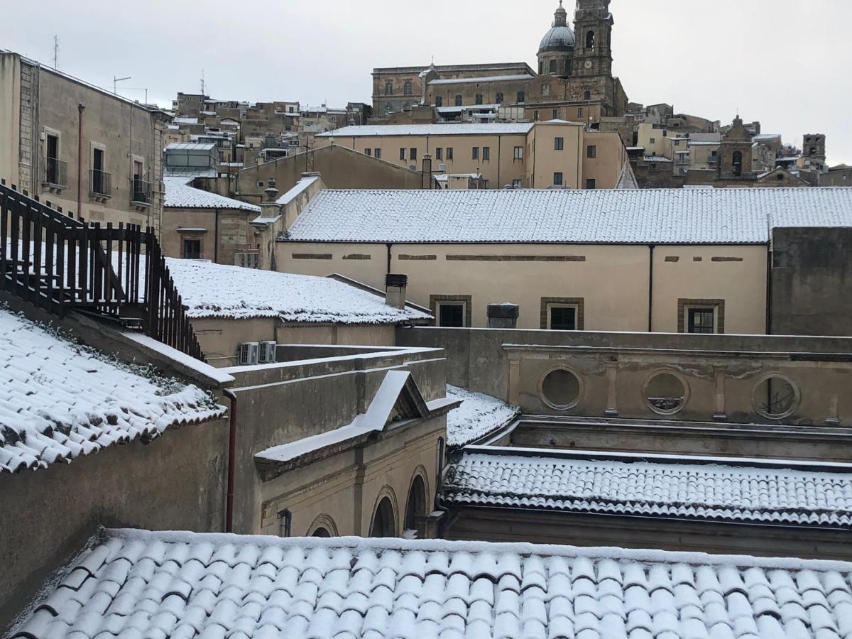 Il Piccolo Attico Bed and Breakfast Caltagirone Eksteriør billede