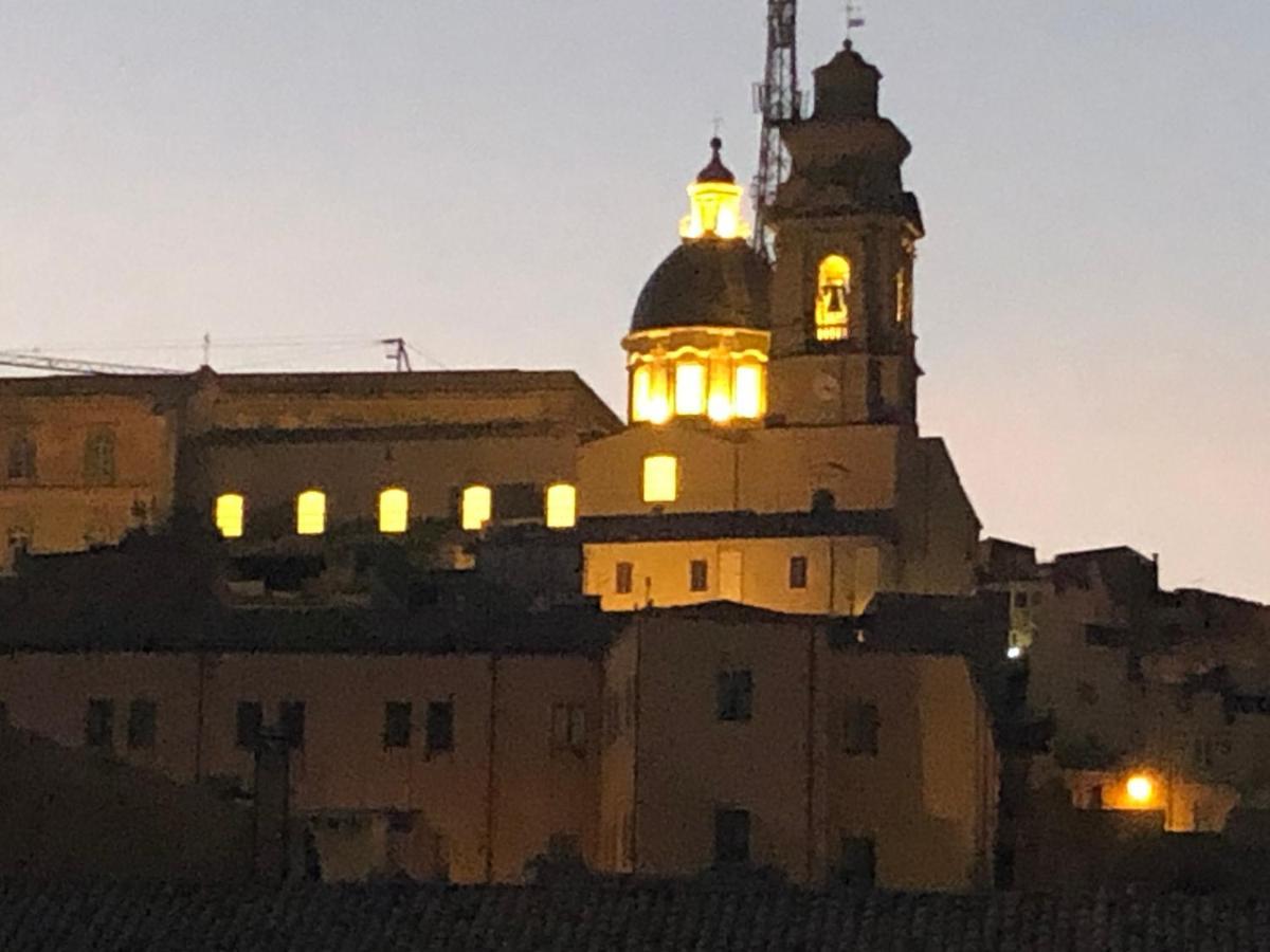 Il Piccolo Attico Bed and Breakfast Caltagirone Eksteriør billede