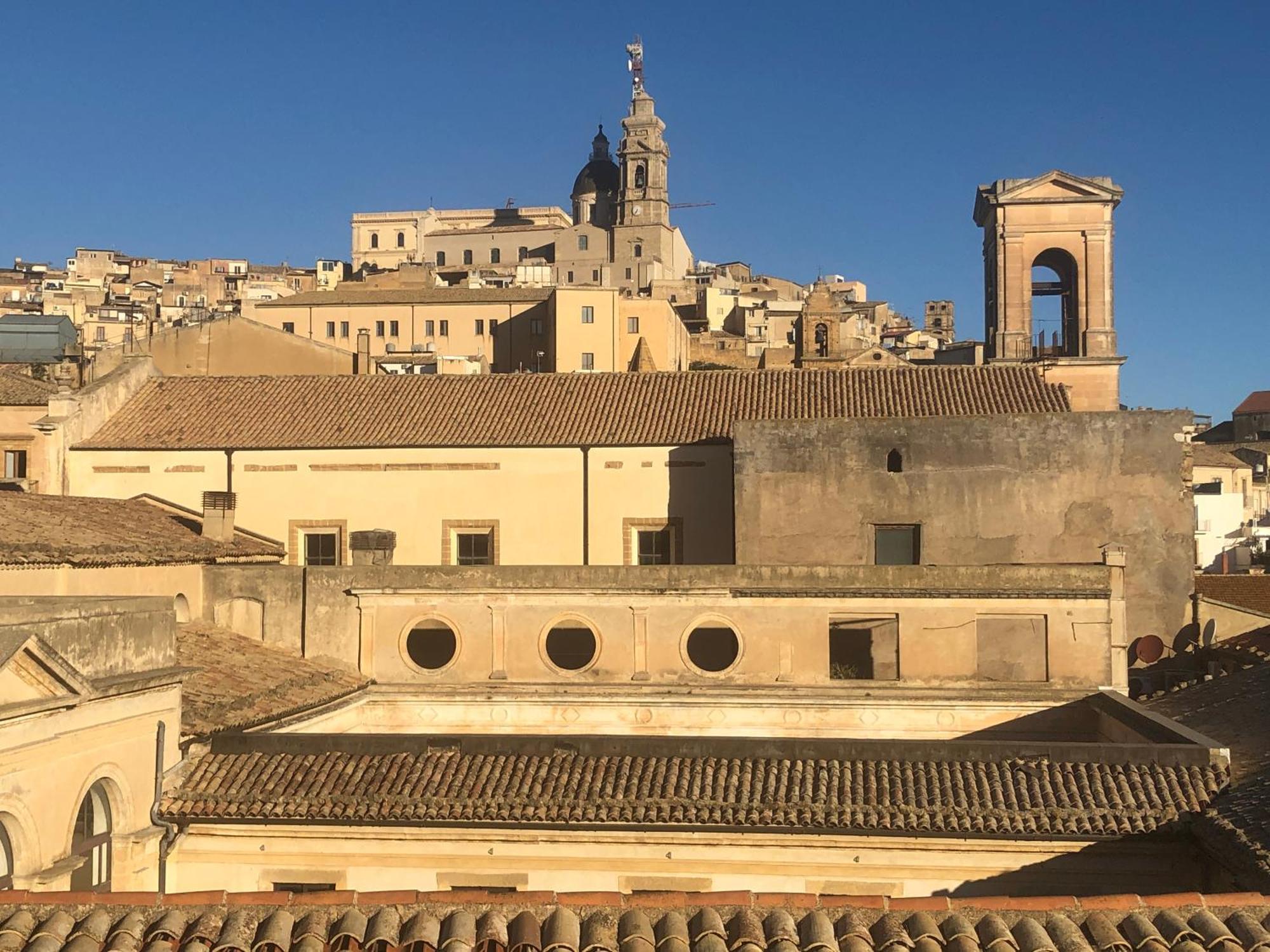 Il Piccolo Attico Bed and Breakfast Caltagirone Eksteriør billede